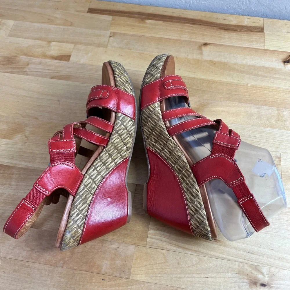 Naya Sandals Maize Size 8.5 Red Leather Strappy Buckle Wedge Espadrille